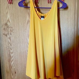 Yellow flowy tank top 2x
